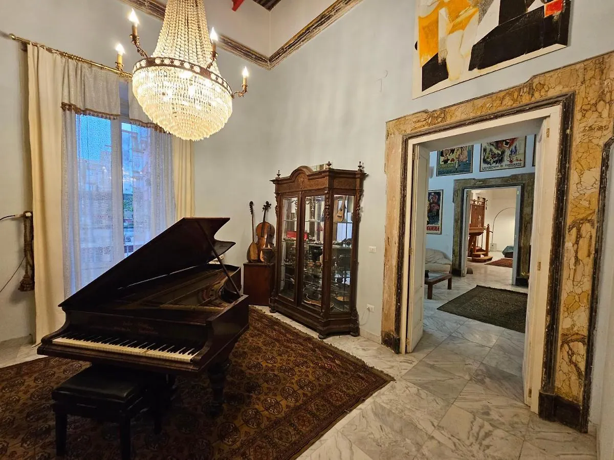 The Spanish Palace, Suites, Rooms, Apartments & Terraces Nápoles Itália
